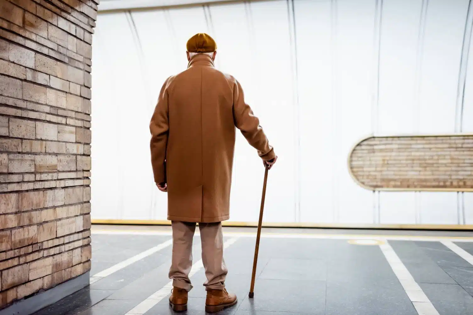 canne marche tripode accessoire personne âgée senior marcher aide modèle mobilité autonomie